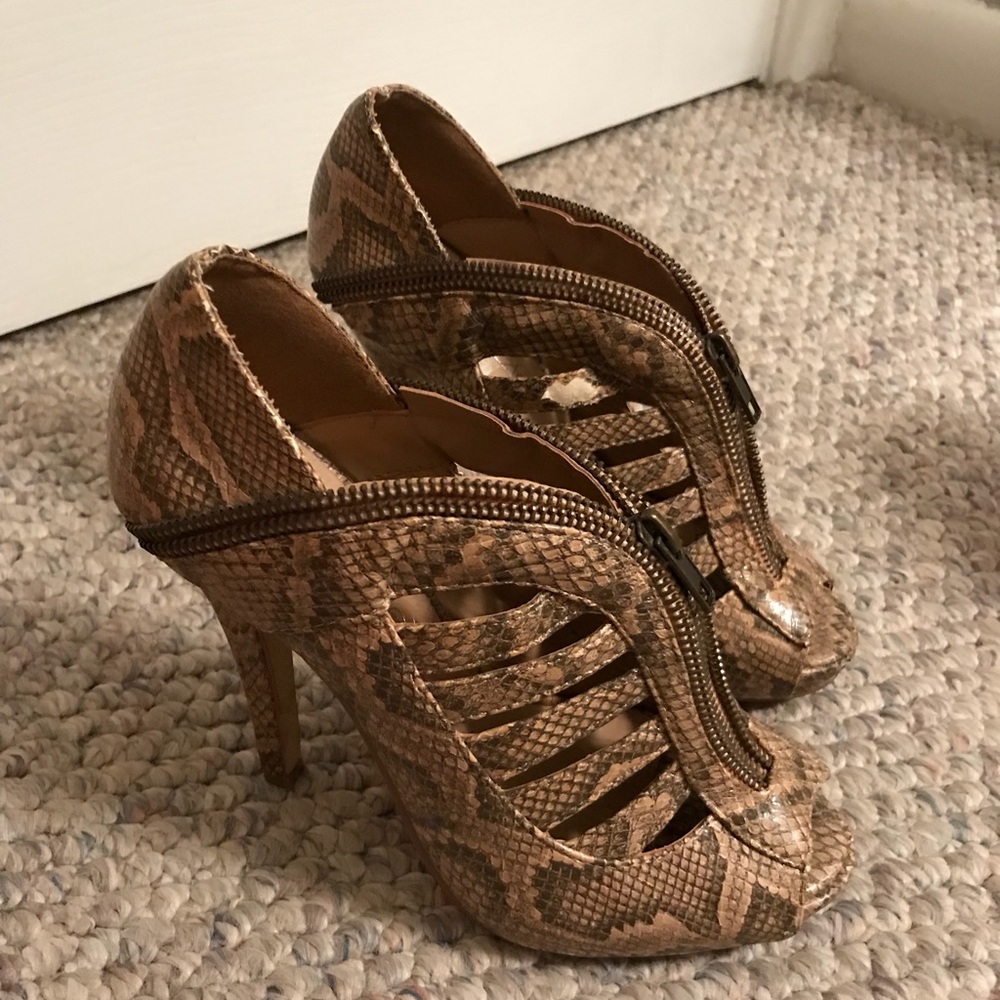 🐍Shoedazzle Snake Skinned Heels🐍